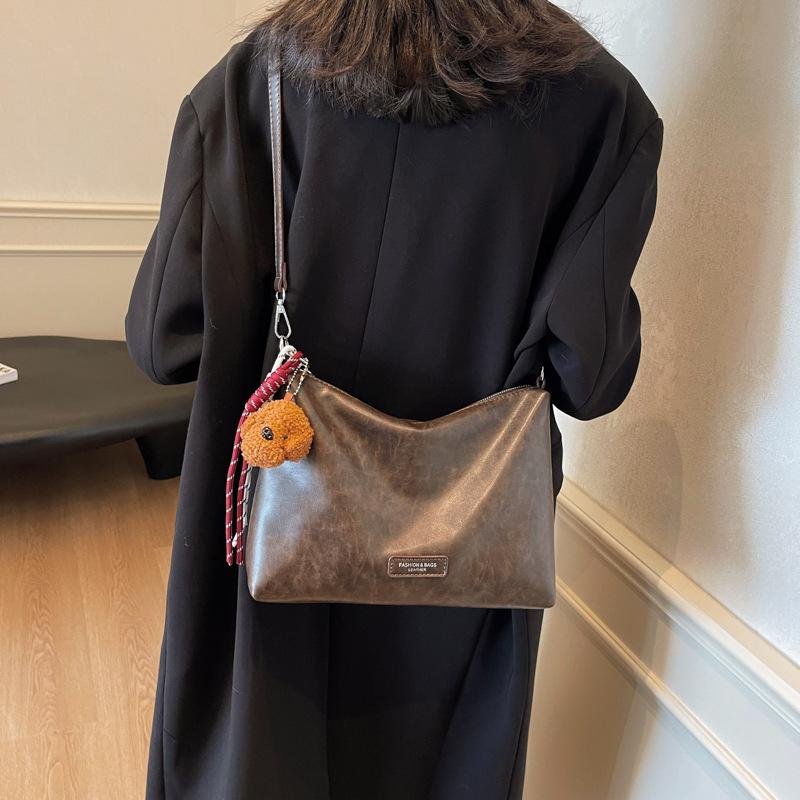 Ретро матовая маленькая сумка женская 2025 новая повседневная универсальная сумка-мессенджер сумка-ведро на плечо для поездок 28*10*20 темно-коричневого
Ретро матовая маленькая сумка женская 2025 новая повседневная универсальная сумка-мессенджер сумка-ведро на плечо для поездок 28*10*20 темно-коричневого