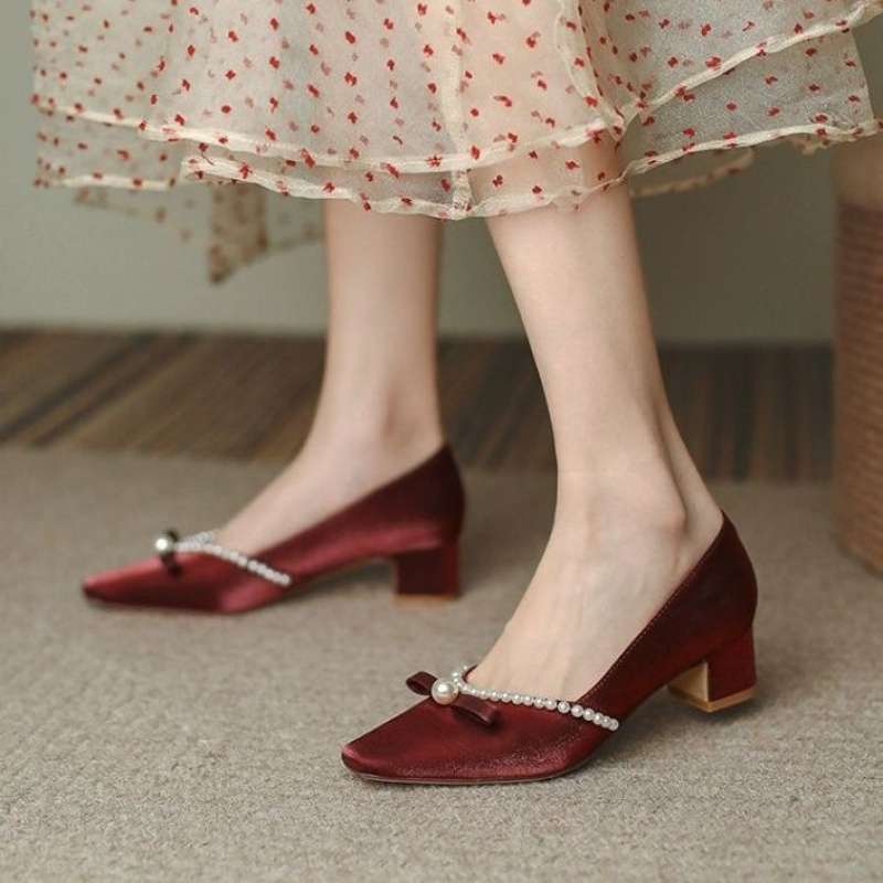 Middle heel crystal Xiuhe wedding shoes women s pearl new thick heel single shoes small fragrant French dress high heels spring and autumn models 39
Middle heel crystal Xiuhe wedding shoes women s pearl new thick heel single shoes small fragrant French dress high heels spring and autumn models 39