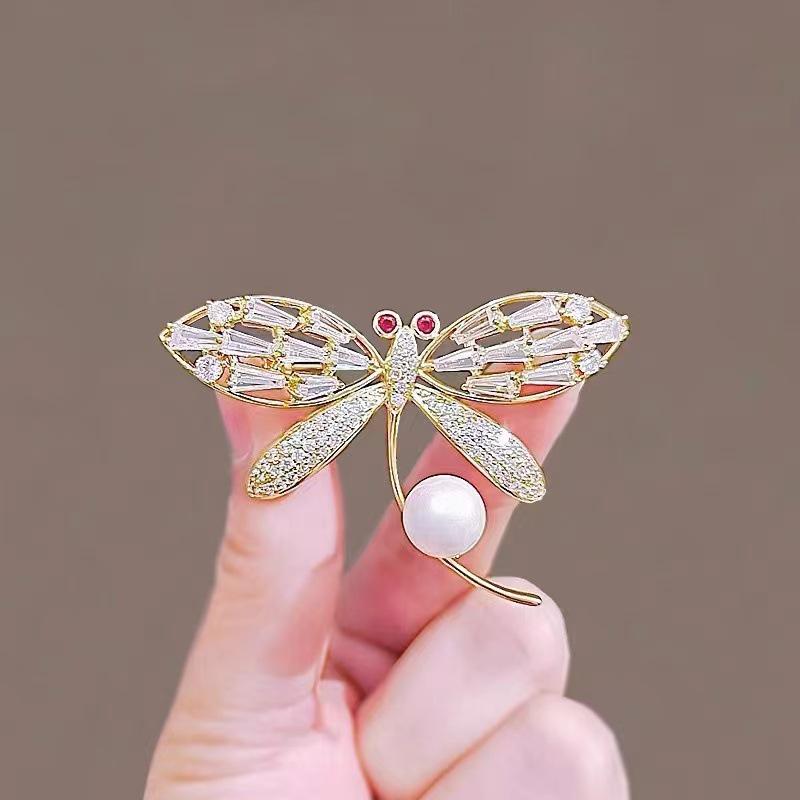 Корейская элегантная цветочная брошь с животным: Высококлассная женская брошь-булавка для воротника пальто или костюма
Корейская элегантная цветочная брошь с животным: Высококлассная женская брошь-булавка для воротника пальто или костюма