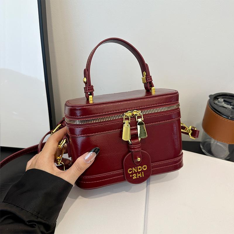 2024 Chio2nd Crossbody Square Handbag: Versatile, High-End, Niche Fashion Design коричневий
2024 Chio2nd Crossbody Square Handbag: Versatile, High-End, Niche Fashion Design коричневий