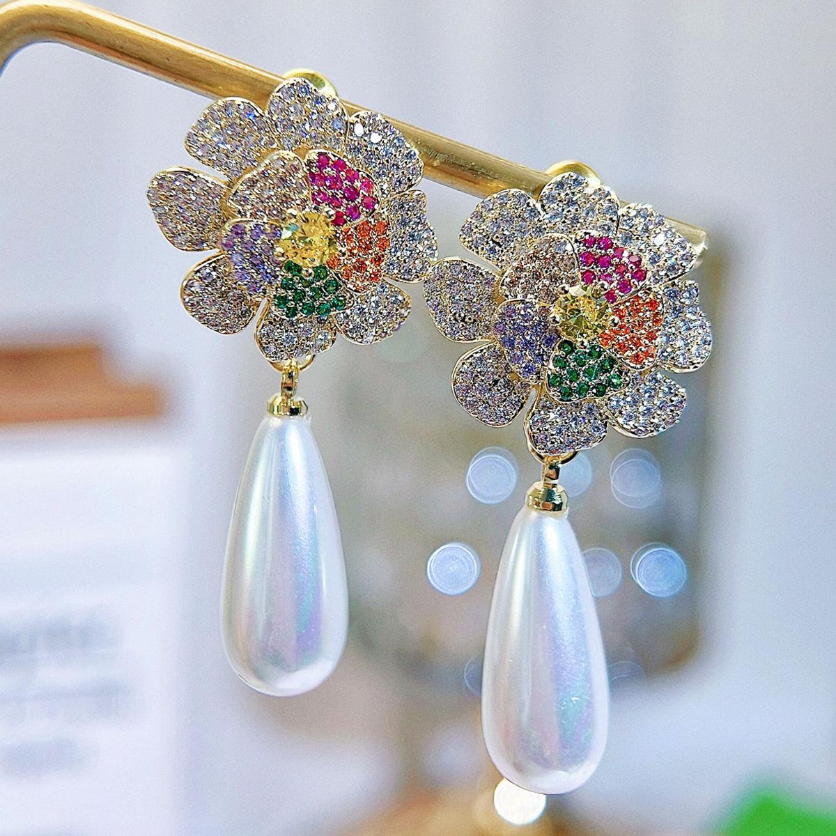 Гламурные многоцветные серьги CMM с кубическим цирконием, длинные висячие цветы с каплями воды, искусственный жемчуг, вечерние свадебные серьги для женщин золотой
Гламурные многоцветные серьги CMM с кубическим цирконием, длинные висячие цветы с каплями воды, искусственный жемчуг, вечерние свадебные серьги для женщин золотой