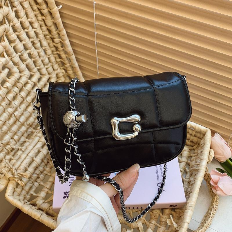 Niche design silver premium texture chain bag spring new versatile commuter shoulder messenger bag чёрный
Niche design silver premium texture chain bag spring new versatile commuter shoulder messenger bag чёрный