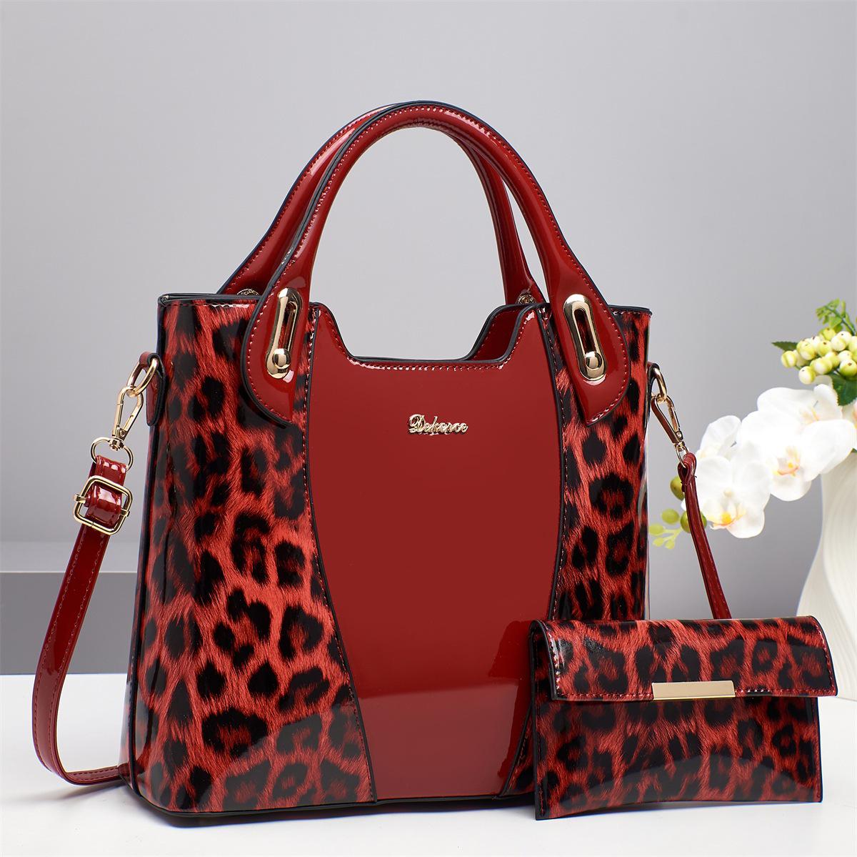 Leopard Print Large Capacity Mummy Handbag - Stylish Crossbody Shoulder Bag for Women 2026. червоний
Leopard Print Large Capacity Mummy Handbag - Stylish Crossbody Shoulder Bag for Women 2026. червоний