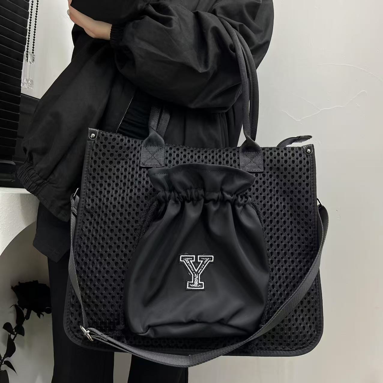 Women S Casual Mesh Splicing Large Bag Trendy Front Pocket Shoulder Bag чорний
Women S Casual Mesh Splicing Large Bag Trendy Front Pocket Shoulder Bag чорний
