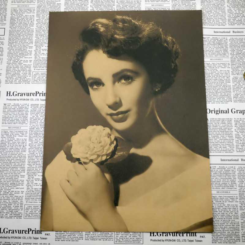 Elizabeth Taylor Retro Kraft Paper Poster - Decorative Wall Art for Bar, Living Room, Cafe, Restaurant White card paper (non-adhesive) 30*42 cm
Elizabeth Taylor Retro Kraft Paper Poster - Decorative Wall Art for Bar, Living Room, Cafe, Restaurant White card paper (non-adhesive) 30*42 cm
