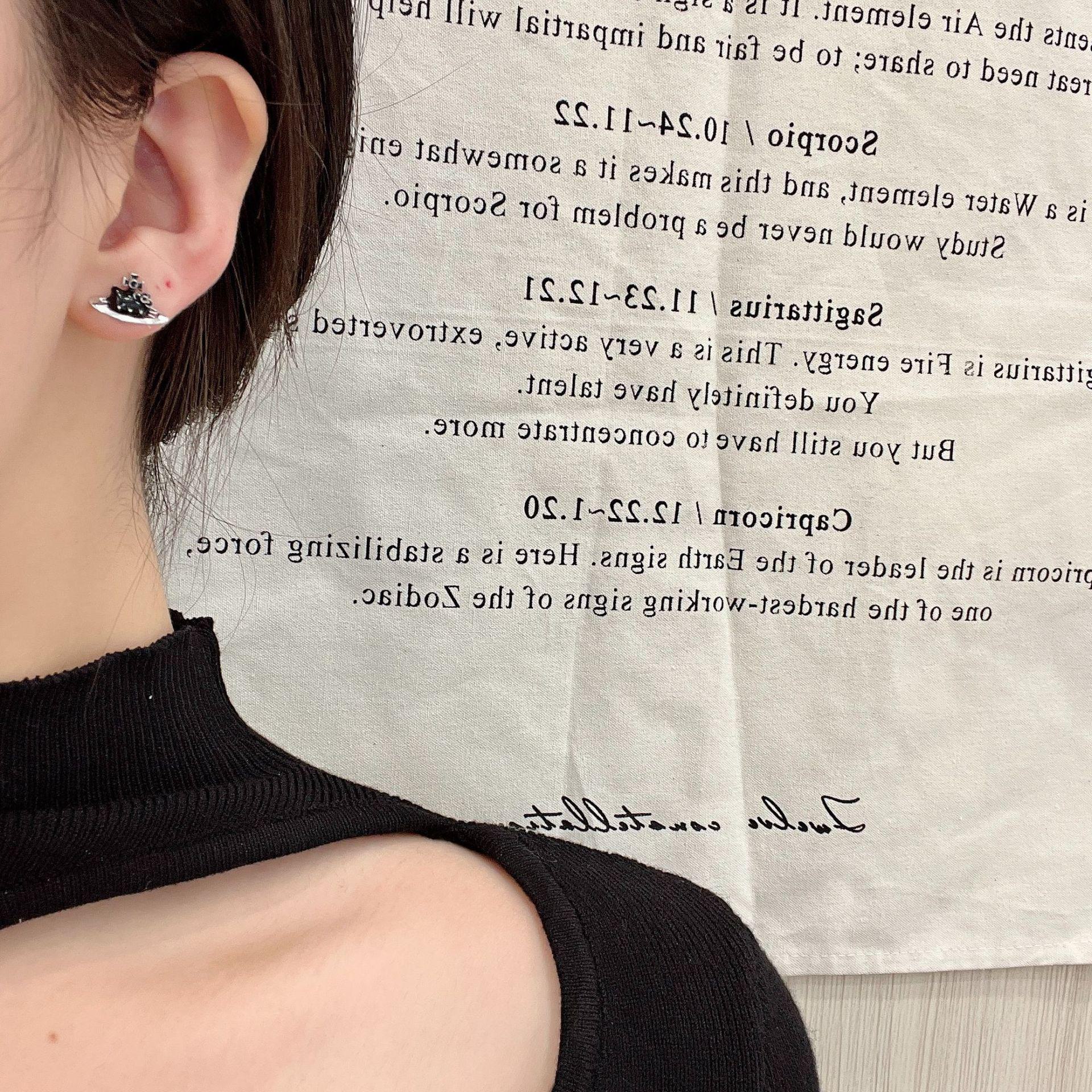 Уникальные серьги в виде черной кошки: Стильный, милый и классный дизайн серебряных игл для женщин Oil Drop Planet Mini KT Cat чёрный
Уникальные серьги в виде черной кошки: Стильный, милый и классный дизайн серебряных игл для женщин Oil Drop Planet Mini KT Cat чёрный