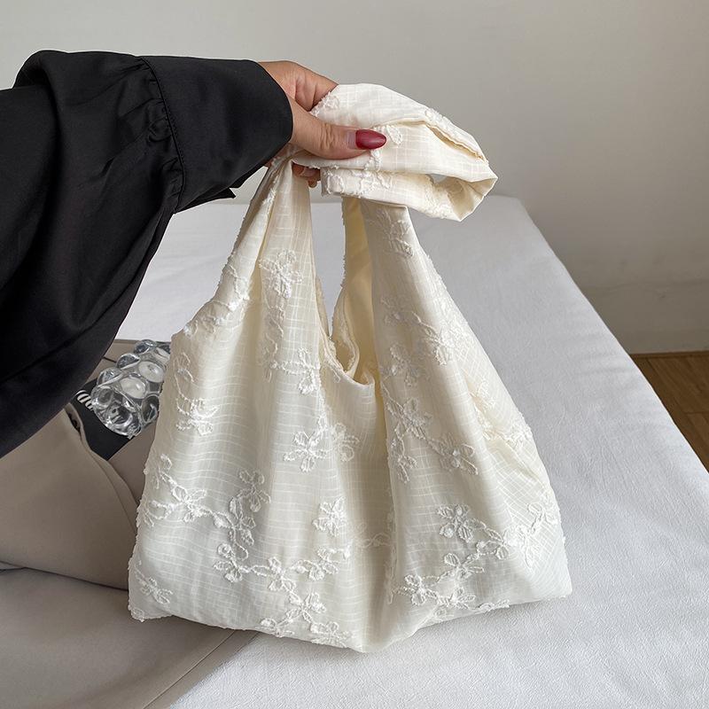 Gentle wind small floral shoulder bag women s handbag student versatile class zipper bag literary small fresh cloth bag белый
Gentle wind small floral shoulder bag women s handbag student versatile class zipper bag literary small fresh cloth bag белый