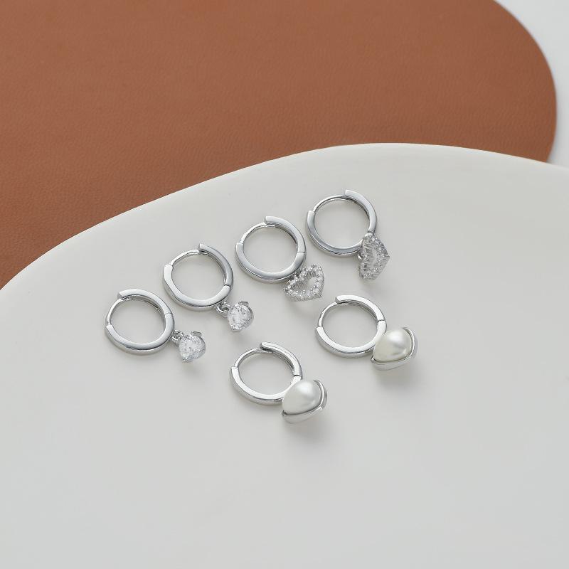 Пряжка для ушей Три пары сережек с сердечками и жемчугом Нежный блеск Цирконий Милые серьги Женская пряжка Модные украшения Женские аксессуары для подарков на вечеринку
Пряжка для ушей Три пары сережек с сердечками и жемчугом Нежный блеск Цирконий Милые серьги Женская пряжка Модные украшения Женские аксессуары для подарков на вечеринку