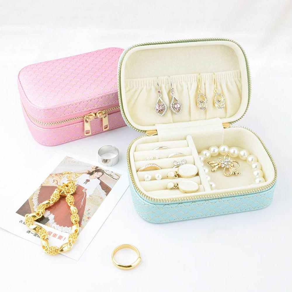 Waterproof Mini Jewelry Box Lightweight Earring Bracelets Display Holder Jewelry Organizer Women синій
Waterproof Mini Jewelry Box Lightweight Earring Bracelets Display Holder Jewelry Organizer Women синій