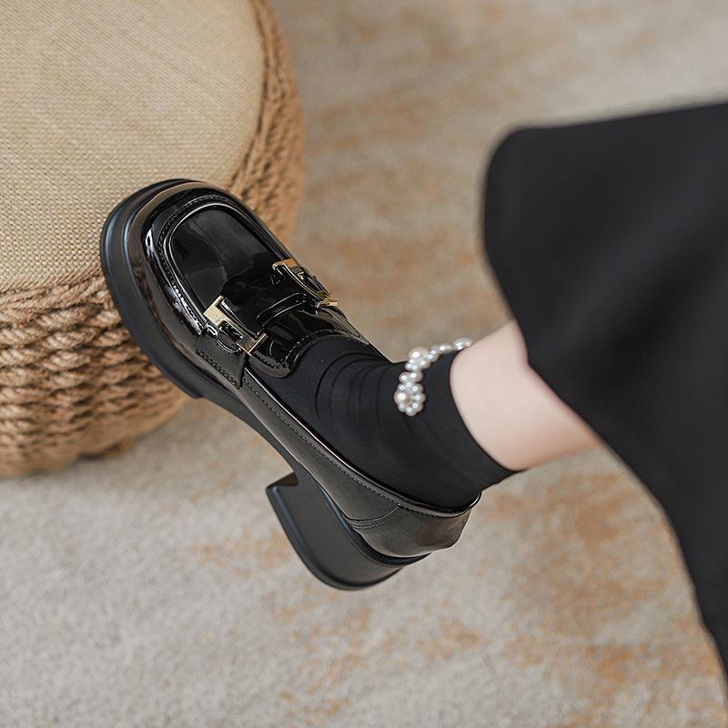 Маленькие кожаные туфли на толстой подошве с внутренней платформой, увеличивающей рост, женские новые туфли-маффины, толстый каблук, высокий каблук, черные одинарные туфли 39
Маленькие кожаные туфли на толстой подошве с внутренней платформой, увеличивающей рост, женские новые туфли-маффины, толстый каблук, высокий каблук, черные одинарные туфли 39