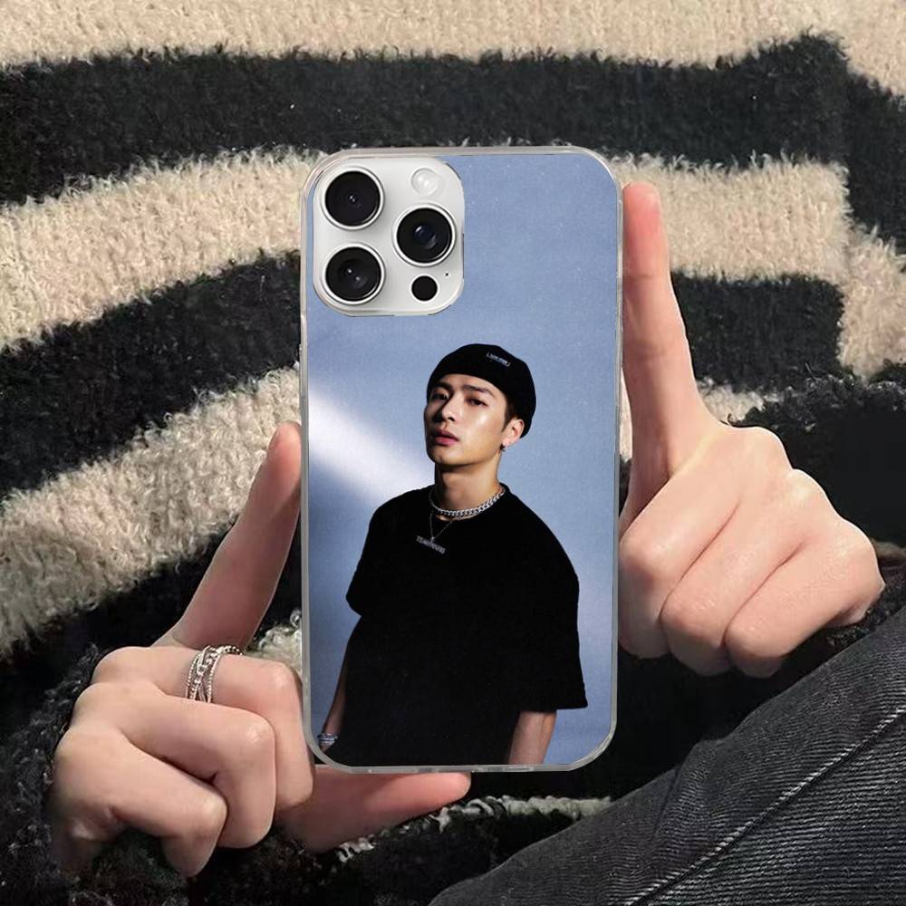 Чохол для телефону Jackson Wang Для iPhone 17 Pro Max 16 15 14 13 12 11 Сріблястий захисний чохол з ефектом водяної брижі iPhone 15
Чохол для телефону Jackson Wang Для iPhone 17 Pro Max 16 15 14 13 12 11 Сріблястий захисний чохол з ефектом водяної брижі iPhone 15