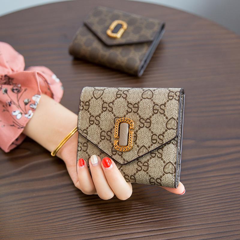 Small Wallet Women s Short Leather Mini Versatile Printed Folding Cowhide Wallet Card Bag абрикосовий
Small Wallet Women s Short Leather Mini Versatile Printed Folding Cowhide Wallet Card Bag абрикосовий