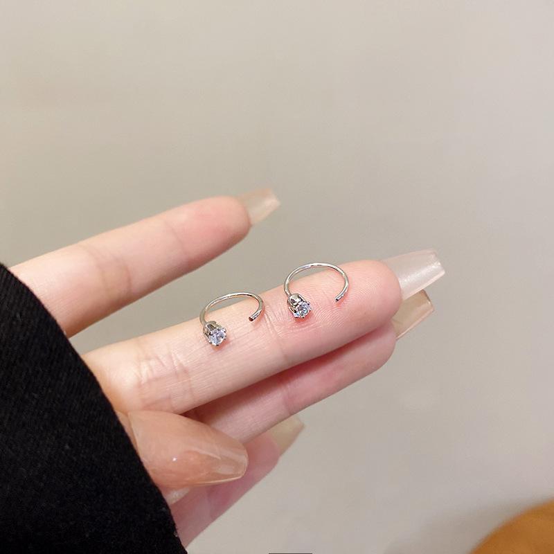 Year-old super flash zircon small earrings women s niche design earrings sleep free earrings
Year-old super flash zircon small earrings women s niche design earrings sleep free earrings