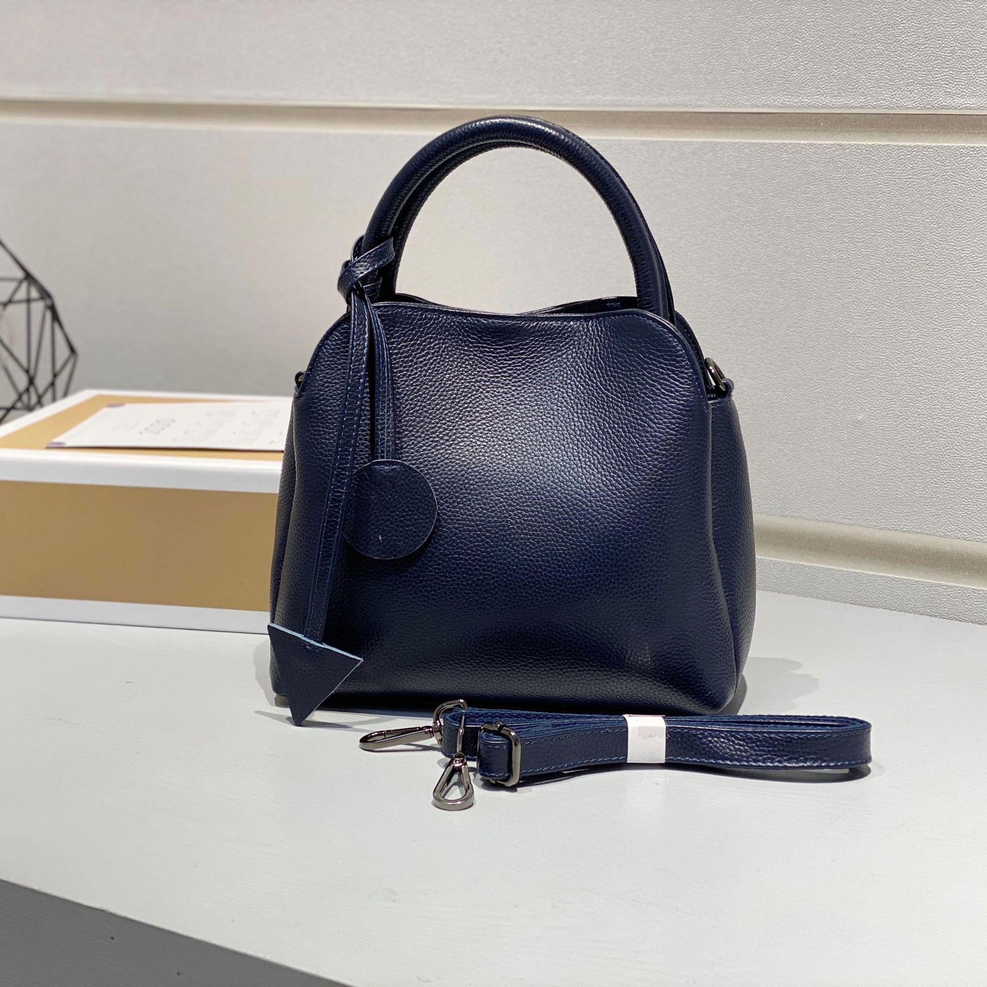2025 Genuine Cowhide Women s Artistic Bucket Bag: European & American Gemstone Crossbody Handbag for Commuting 25x11x22cm
2025 Genuine Cowhide Women s Artistic Bucket Bag: European & American Gemstone Crossbody Handbag for Commuting 25x11x22cm