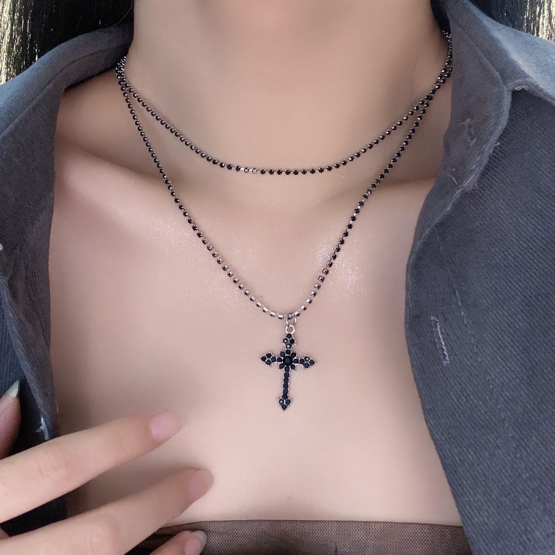 Y2K Темний Ябі Герл Багатошаровий Чорний Намисто Хрест Кажан - Солодкий, Крутий Аксесуар
Y2K Темний Ябі Герл Багатошаровий Чорний Намисто Хрест Кажан - Солодкий, Крутий Аксесуар