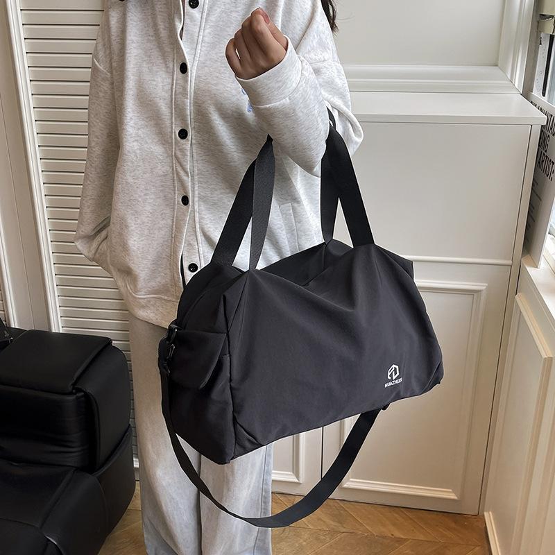 Multi Functional Short Distance Travel Bag, Simple and Lightweight, Hand-held Crossbody Sports Bag, Dry and Wet Separation Portable Bag чорний
Multi Functional Short Distance Travel Bag, Simple and Lightweight, Hand-held Crossbody Sports Bag, Dry and Wet Separation Portable Bag чорний