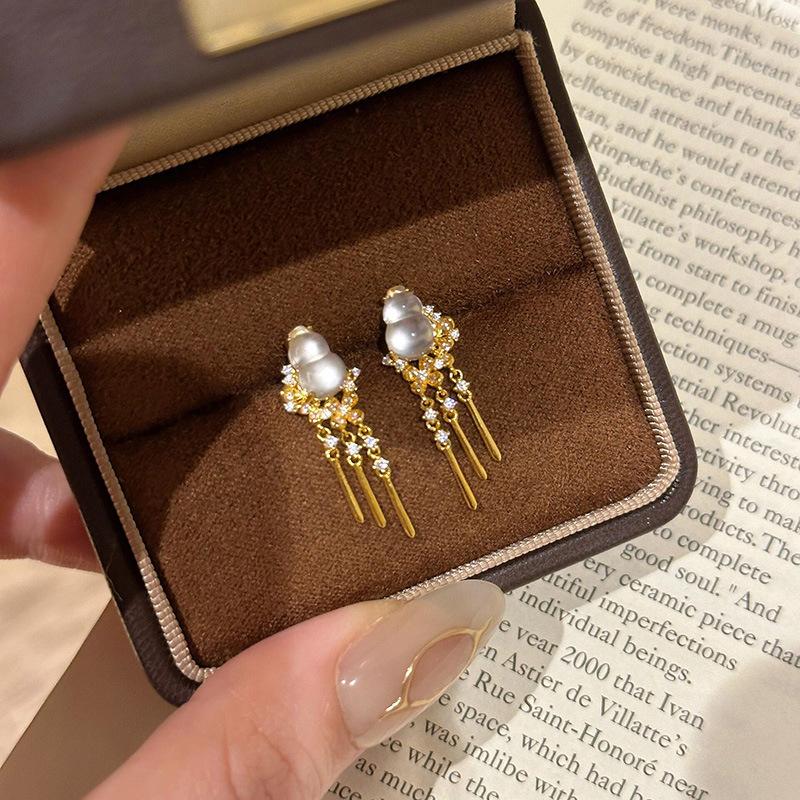Classic diamonds inlaid tassel gourd earrings for women unique natural chalcedony white long earring banquet jewelry gifts золотой
Classic diamonds inlaid tassel gourd earrings for women unique natural chalcedony white long earring banquet jewelry gifts золотой