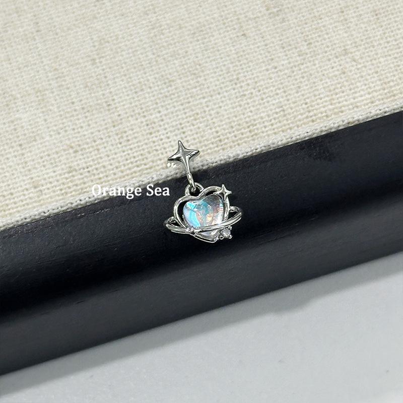Sweet and cool aurora surround love titanium steel stud earrings unique personality ky star stud earrings
Sweet and cool aurora surround love titanium steel stud earrings unique personality ky star stud earrings