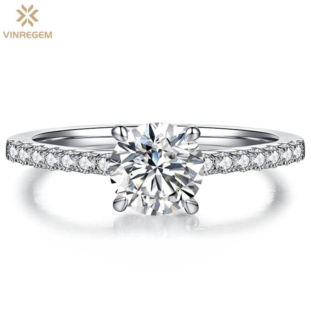 Vinregem 100% стерлинговое серебро 925 пробы VVS1 1CT круглая огранка D настоящий муассанит с бриллиантом на свадьбу, помолвку, ювелирные украшения для женщин, кольцо, подарок на годовщину US 4.5-1CT белый
Vinregem 100% стерлинговое серебро 925 пробы VVS1 1CT круглая огранка D настоящий муассанит с бриллиантом на свадьбу, помолвку, ювелирные украшения для женщин, кольцо, подарок на годовщину US 4.5-1CT белый
