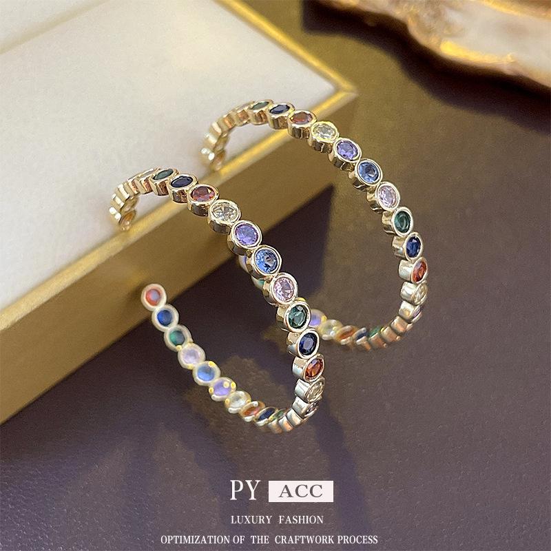 Silver Zircon Geometric Hoop Earrings - High-end Exaggerated European & American Fashion.
Silver Zircon Geometric Hoop Earrings - High-end Exaggerated European & American Fashion.