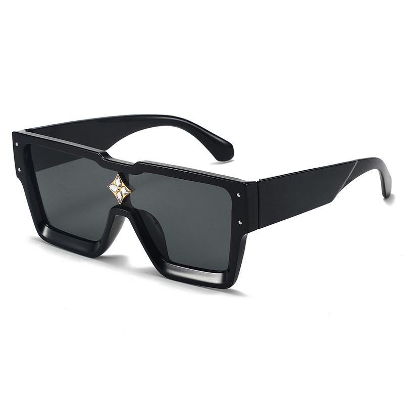 Стильные солнцезащитные очки с большой оправой для мужчин и женщин - Европейский и американский стиль
Стильные солнцезащитные очки с большой оправой для мужчин и женщин - Европейский и американский стиль