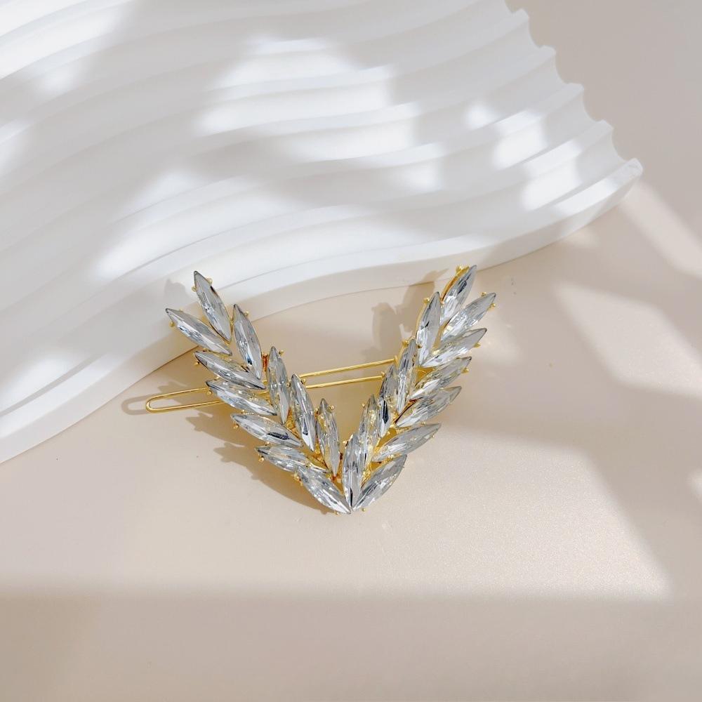 Luxurious Sparkling Crystal Hair Clip for Women, V-shaped Hair Accessory for Girls Fashionable Gift That Can Be Given To Friends білий
Luxurious Sparkling Crystal Hair Clip for Women, V-shaped Hair Accessory for Girls Fashionable Gift That Can Be Given To Friends білий