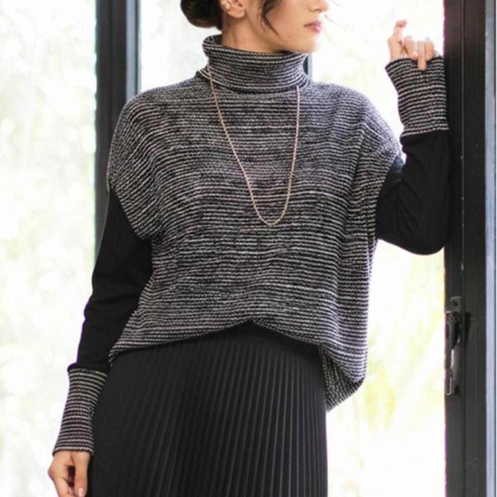 High Neck Pleated Ensemble Tee 452 761 02
High Neck Pleated Ensemble Tee 452 761 02