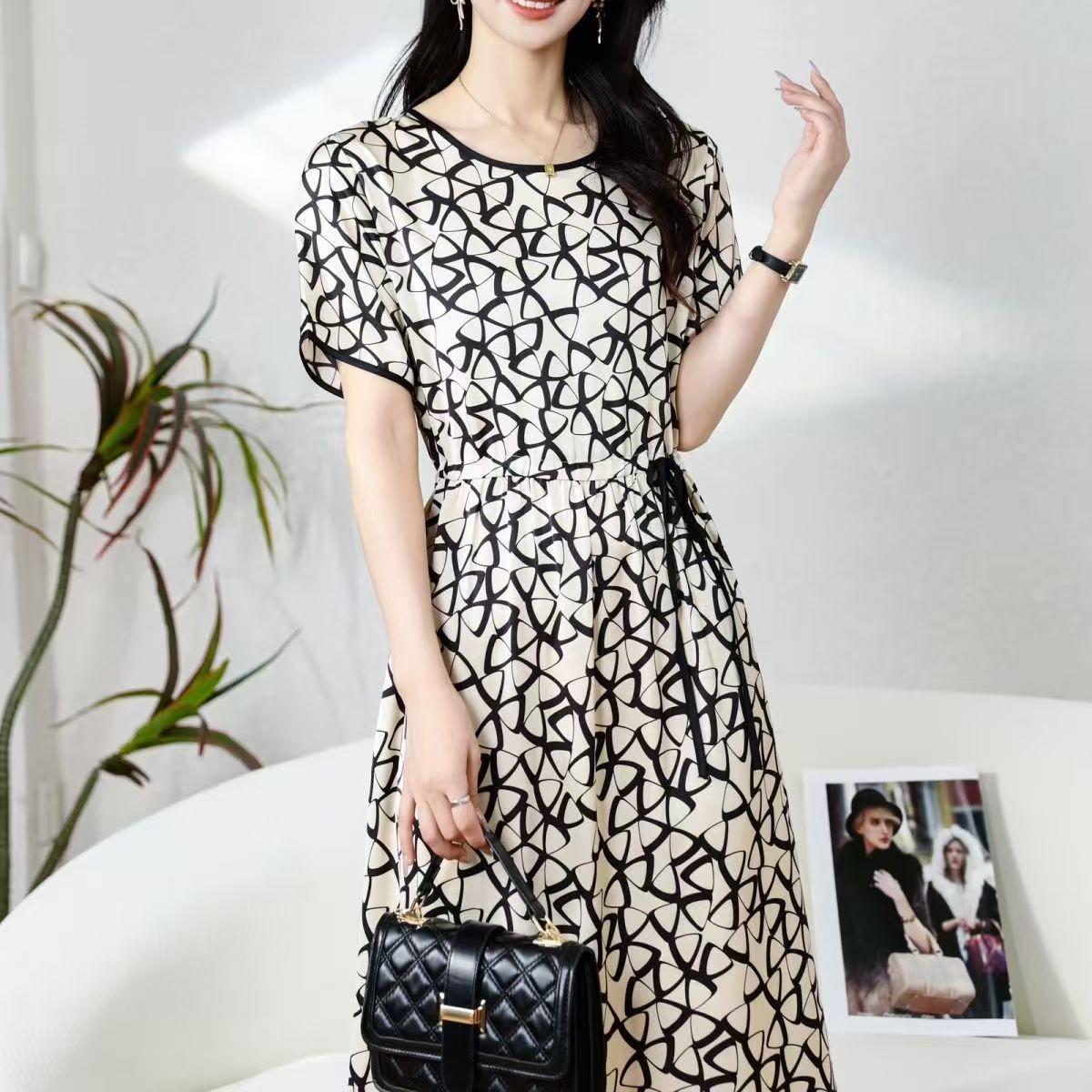 2026 Fashionable Loose Short Sleeve Printed Long Dress - Versatile French Round Neck for Spring/Summer 4XL (Recommended for 72.5-80 kg)
2026 Fashionable Loose Short Sleeve Printed Long Dress - Versatile French Round Neck for Spring/Summer 4XL (Recommended for 72.5-80 kg)