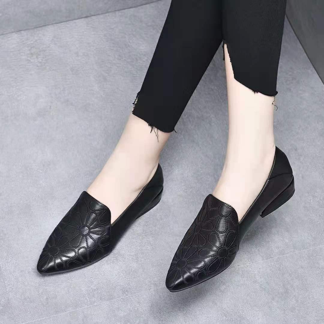 Pointed mid heeled fashion Shoes Outdoor slope heel work shoe Versatile printed high heels Casual comfort ladies shoes 35
Pointed mid heeled fashion Shoes Outdoor slope heel work shoe Versatile printed high heels Casual comfort ladies shoes 35