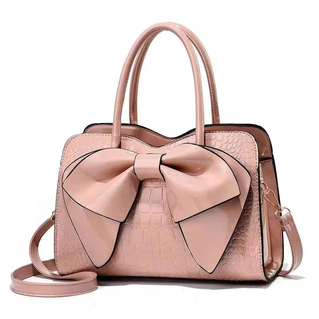 Luxury Brand Designer Women S Handbag Fashionable Large Bow Shoulder Bag Classic Large Capacity Crossbody Bag Commuting Tote Bag 30x13x20cm
Luxury Brand Designer Women S Handbag Fashionable Large Bow Shoulder Bag Classic Large Capacity Crossbody Bag Commuting Tote Bag 30x13x20cm