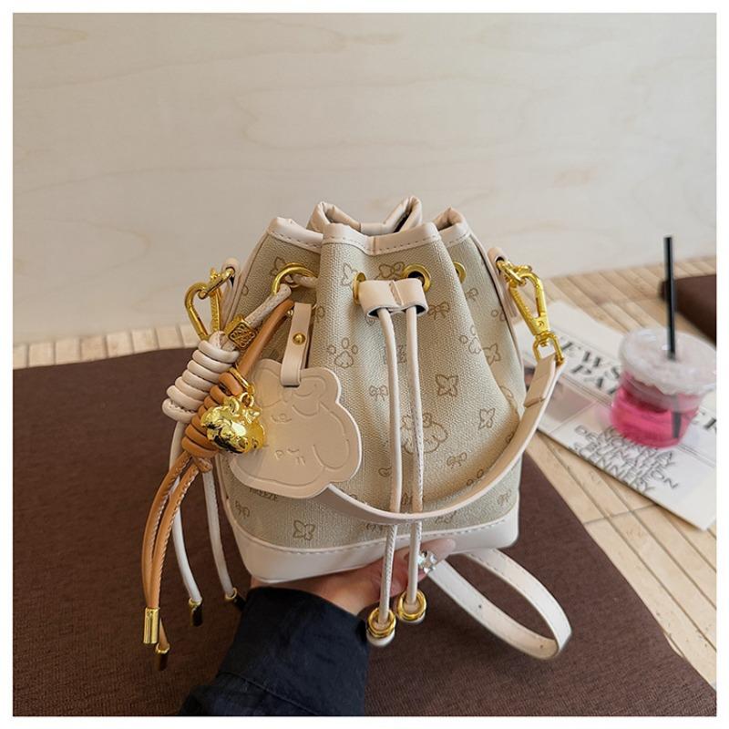 Новая модная универсальная сумка-ведро, маленькая сумка, женская, высокая ценность, универсальная на плечо, сумка-мессенджер
Новая модная универсальная сумка-ведро, маленькая сумка, женская, высокая ценность, универсальная на плечо, сумка-мессенджер