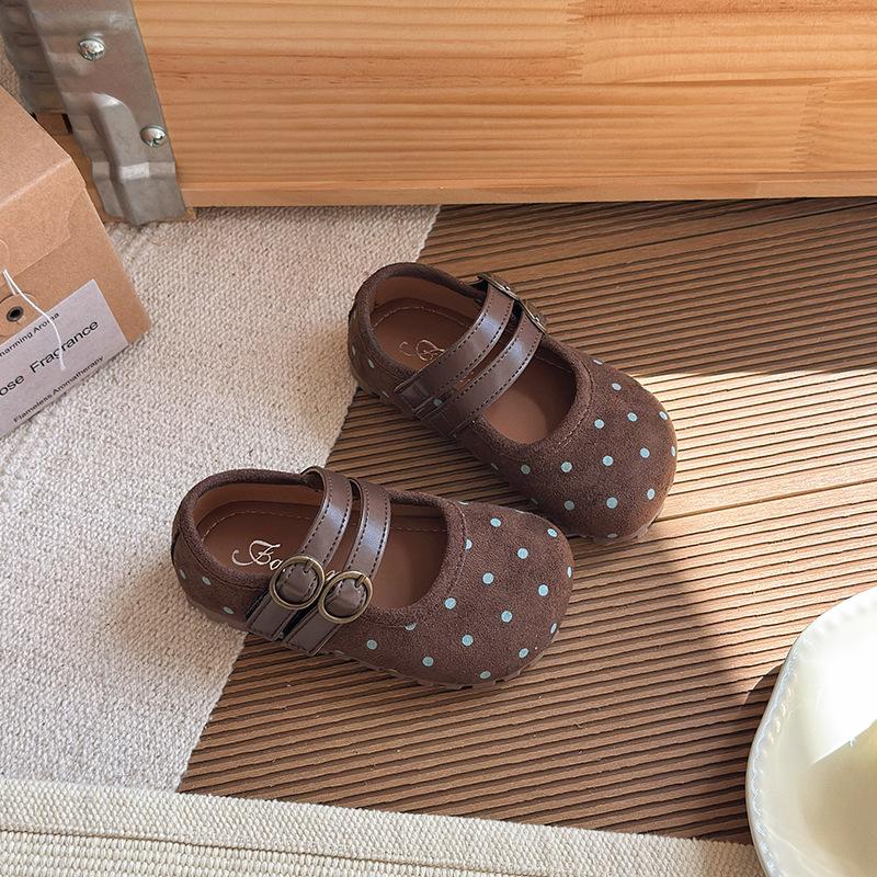Girls Korean-style suede polka dot leather shoes, new spring and autumn soft-soled toddler princess shoes, forest-style single shoes 25 коричневий
Girls Korean-style suede polka dot leather shoes, new spring and autumn soft-soled toddler princess shoes, forest-style single shoes 25 коричневий