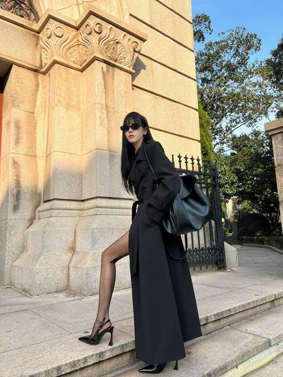 ROY11 Black Waist-Cinched Over-the-Knee Trench Coat for Trendy Winter Casual Wear One Size (Recommended for 80-130 Jin)
ROY11 Black Waist-Cinched Over-the-Knee Trench Coat for Trendy Winter Casual Wear One Size (Recommended for 80-130 Jin)