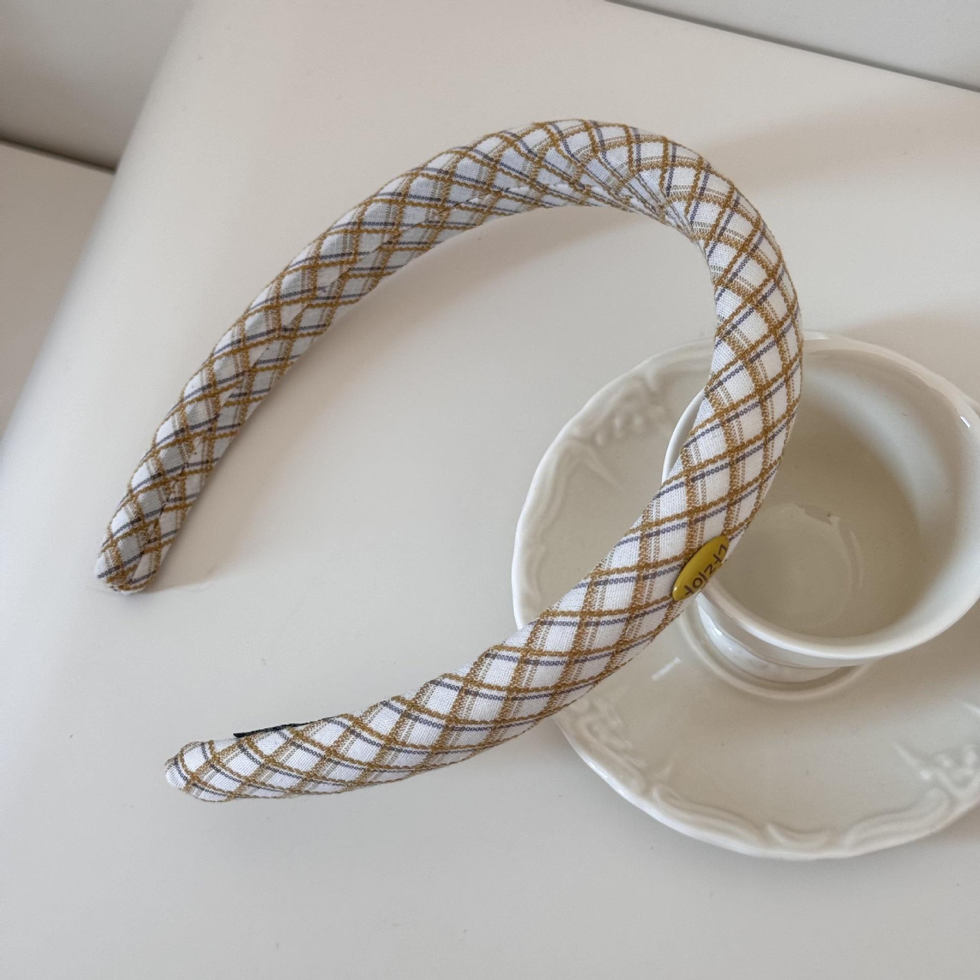 Sweet and Gentle Large Intestine Ring Pleated Design with High Elasticity Hair Tie for A Retro Pigtail Style 7#
Sweet and Gentle Large Intestine Ring Pleated Design with High Elasticity Hair Tie for A Retro Pigtail Style 7#