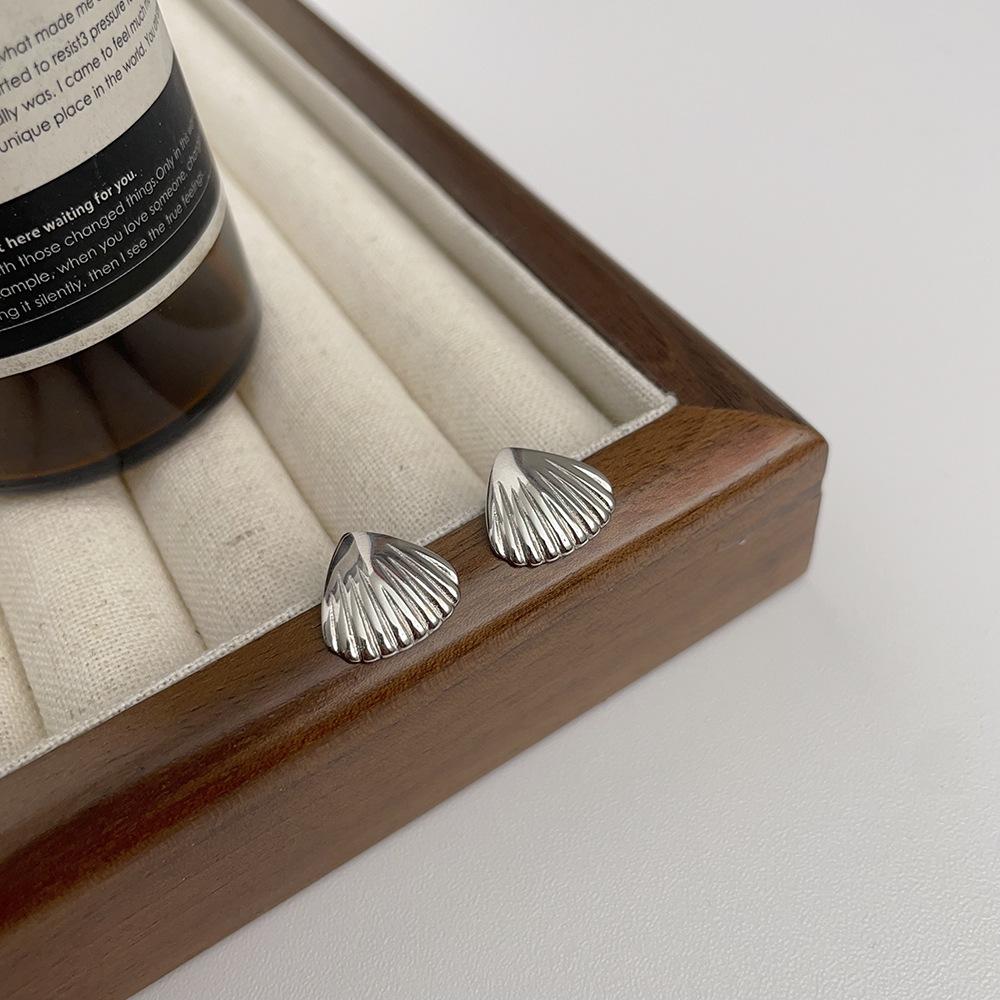 Love Shell Stud Earrings Women s Autumn and Winter Ins Niche Design Earrings Korean Fashion Earrings
Love Shell Stud Earrings Women s Autumn and Winter Ins Niche Design Earrings Korean Fashion Earrings