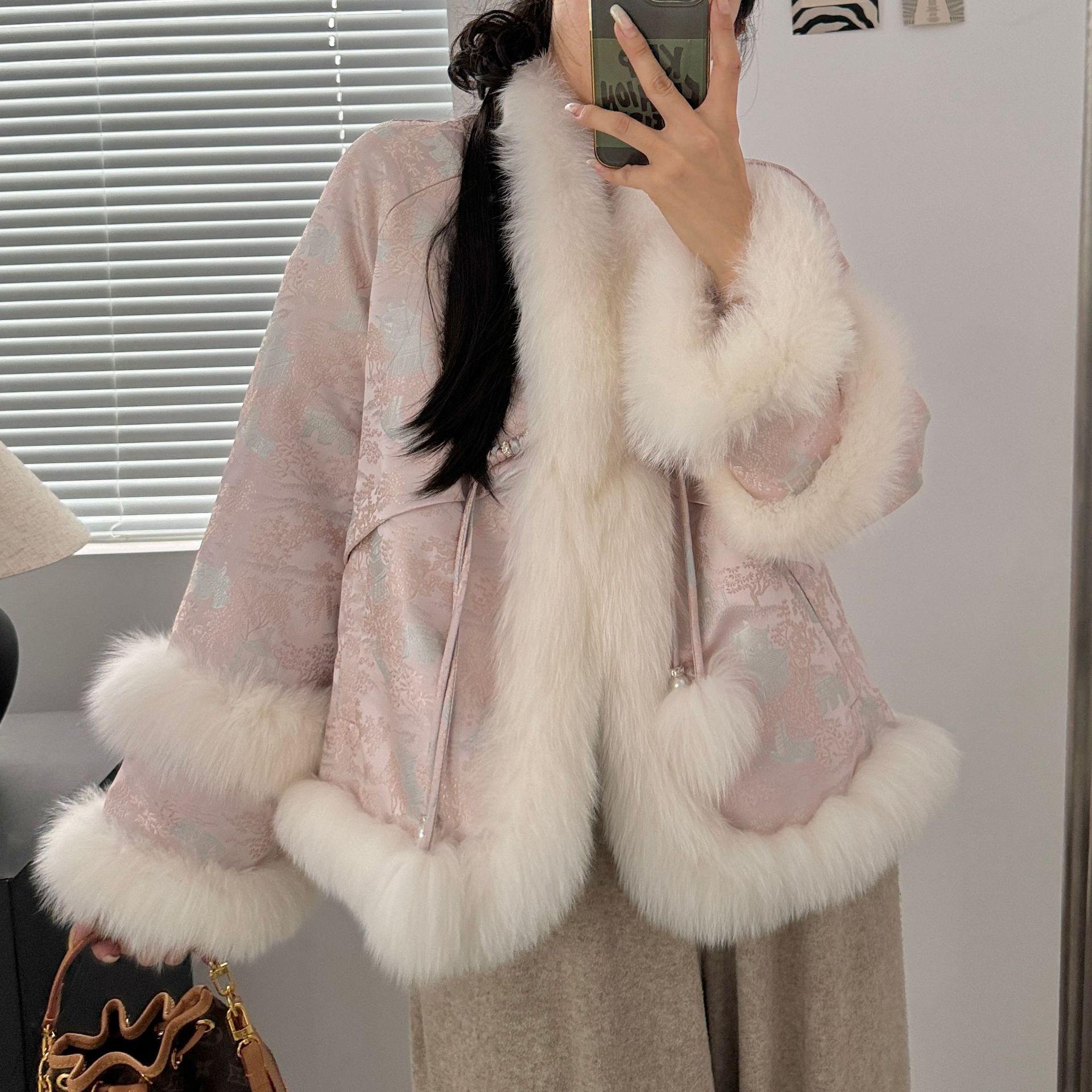 Новая меховая шуба из натурального меха лисы в китайском стиле, куртка из гусиного пуха в стиле ретро, женская короткая, утягивающая one size fits all
Новая меховая шуба из натурального меха лисы в китайском стиле, куртка из гусиного пуха в стиле ретро, женская короткая, утягивающая one size fits all