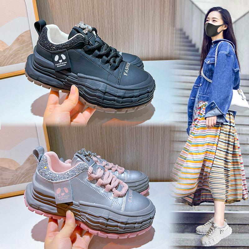 Leather little white shoes women s 2025 spring new thick-soled heightening bread shoes women s casual muffin shoes women s versatile women s shoes 35 чёрный
Leather little white shoes women s 2025 spring new thick-soled heightening bread shoes women s casual muffin shoes women s versatile women s shoes 35 чёрный