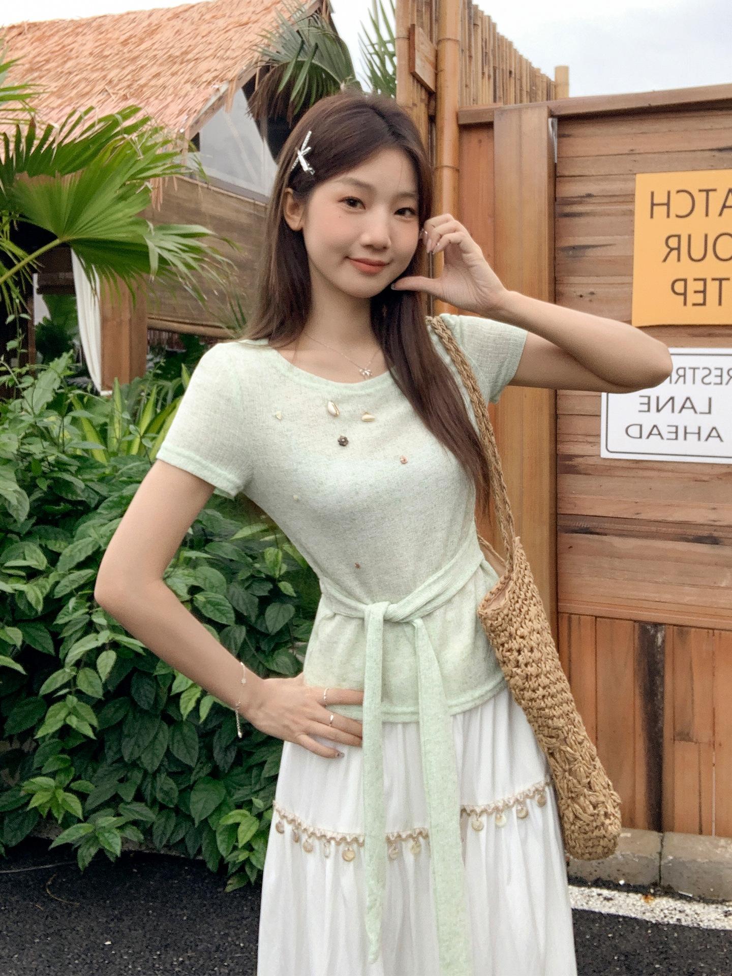 Light green beaded round neck front shoulder short-sleeved t-shirt women s summer new strap waist thin temperament beautiful top L світло-зелений колір
Light green beaded round neck front shoulder short-sleeved t-shirt women s summer new strap waist thin temperament beautiful top L світло-зелений колір