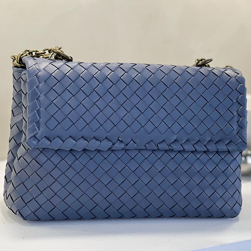 Новая сумка через плечо, плетеная сумка из овчины, большая вместимость, ручная сумка через плечо, кожаная сумка через плечо, модная сумка на цепочке 25x8x17cm синий