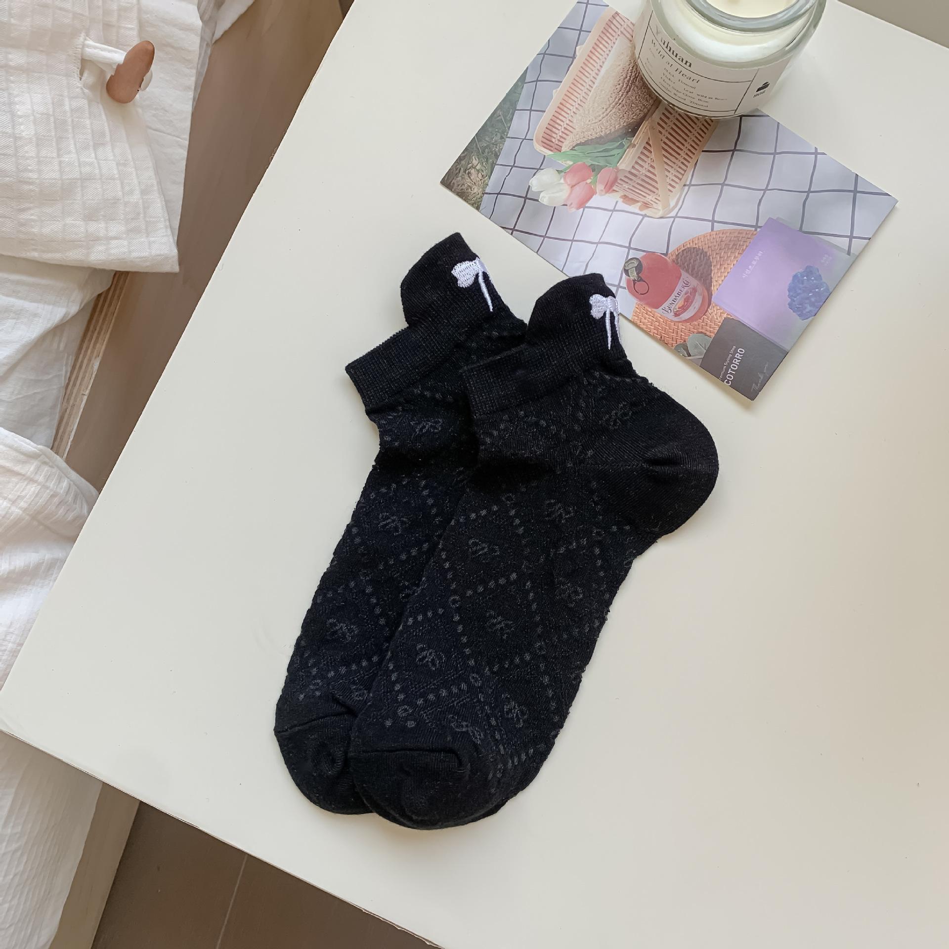 Heel Embroidered Bow Socks Shorts Summer Thin Cut-Out Breathable Pumps White One size чорний
Heel Embroidered Bow Socks Shorts Summer Thin Cut-Out Breathable Pumps White One size чорний