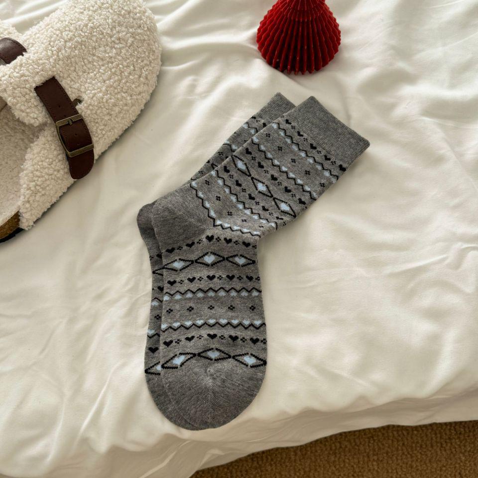 Женские носки до середины икры с узором Fair Isle «Снежинка» - Ретро этнический стиль, осенне-зимние хлопковые носки с присборенным верхом One Size серый
Женские носки до середины икры с узором Fair Isle «Снежинка» - Ретро этнический стиль, осенне-зимние хлопковые носки с присборенным верхом One Size серый