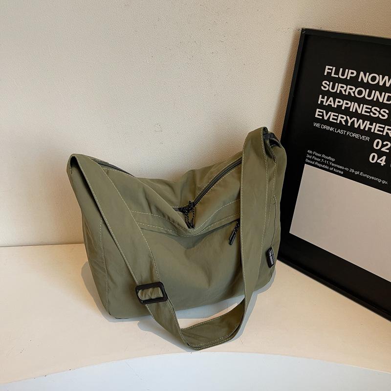 2025 новая повседневная тканевая сумка, сумка в иностранном ленивом стиле, женская наплечная сумка кроссбоди, нишевый дизайн, сумка-тоут для通勤 зелёный
2025 новая повседневная тканевая сумка, сумка в иностранном ленивом стиле, женская наплечная сумка кроссбоди, нишевый дизайн, сумка-тоут для通勤 зелёный