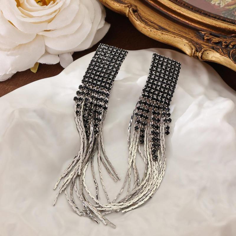 Fashion Light Luxury Long Bohemian Fringed Temperament High-End Earrings
Fashion Light Luxury Long Bohemian Fringed Temperament High-End Earrings