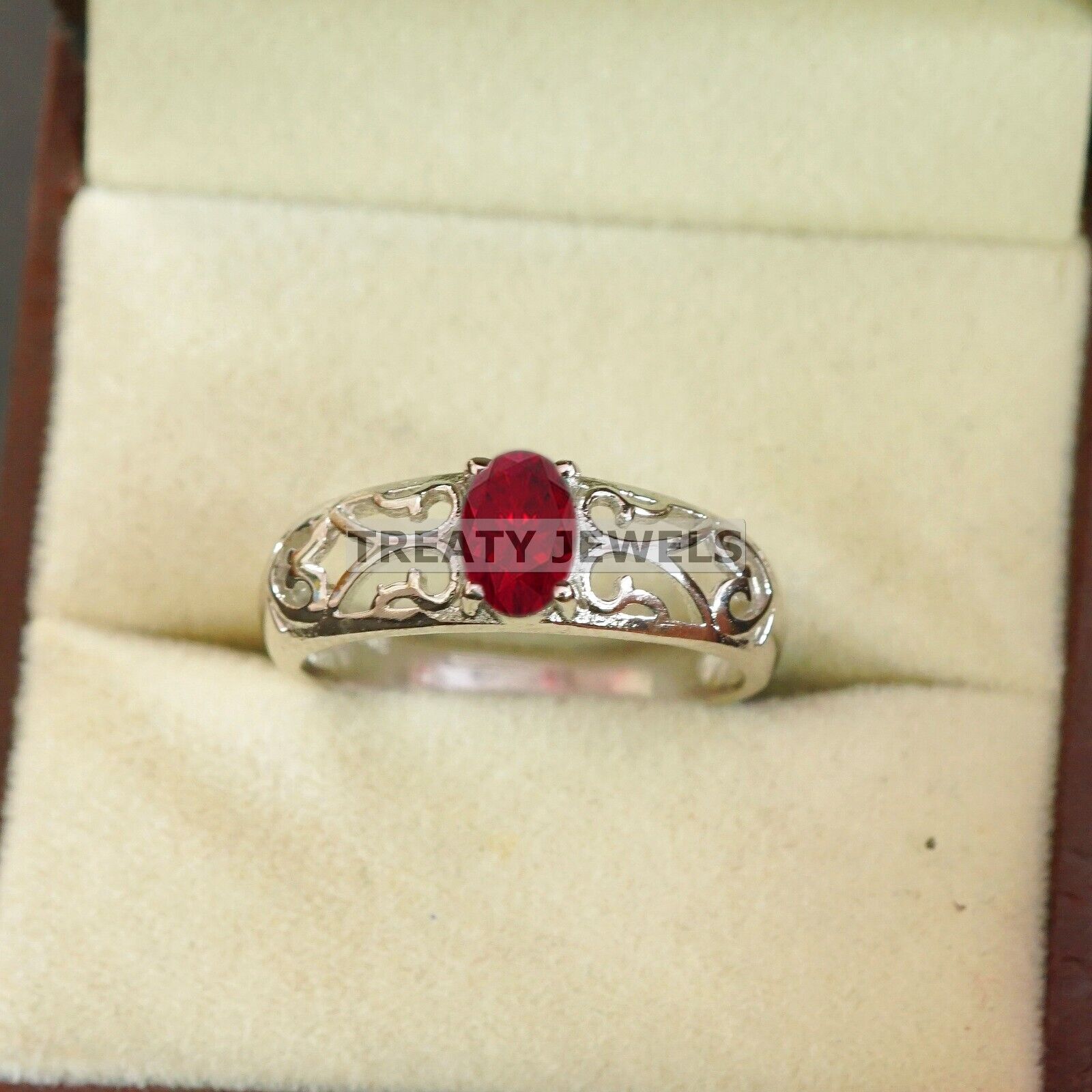 Ruby Oval Cut With 925 Sterling Silver Ring For Men s #B524 JL375684111225 4-16 US срібний
Ruby Oval Cut With 925 Sterling Silver Ring For Men s #B524 JL375684111225 4-16 US срібний