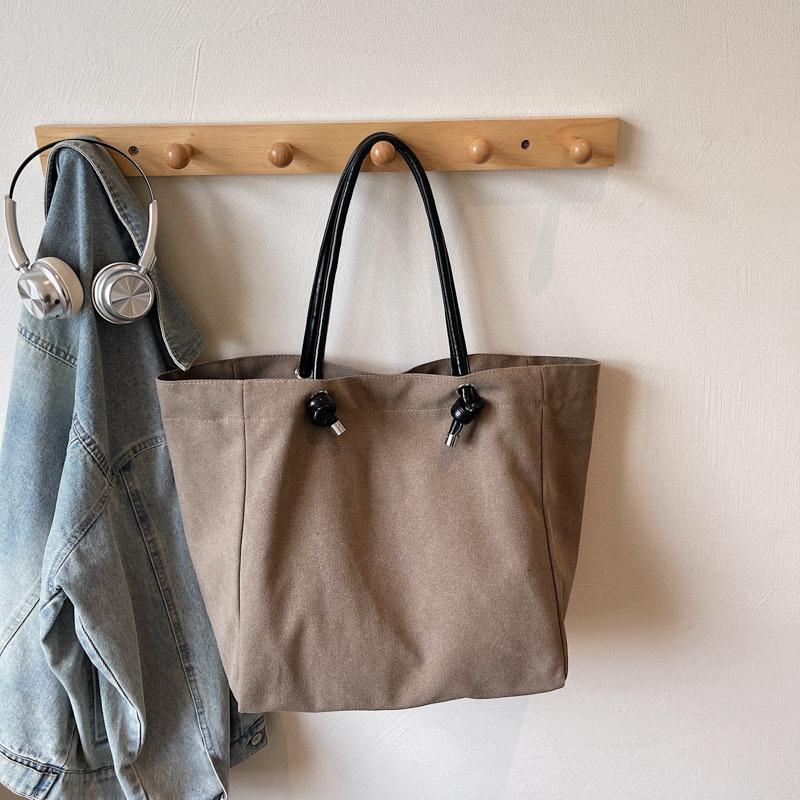 Легкая тканевая сумка большой вместимости женская новая универсальная сумка через плечо для通勤, сумка для занятий для студентки колледжа, сумка-тоут хаки
Легкая тканевая сумка большой вместимости женская новая универсальная сумка через плечо для通勤, сумка для занятий для студентки колледжа, сумка-тоут хаки