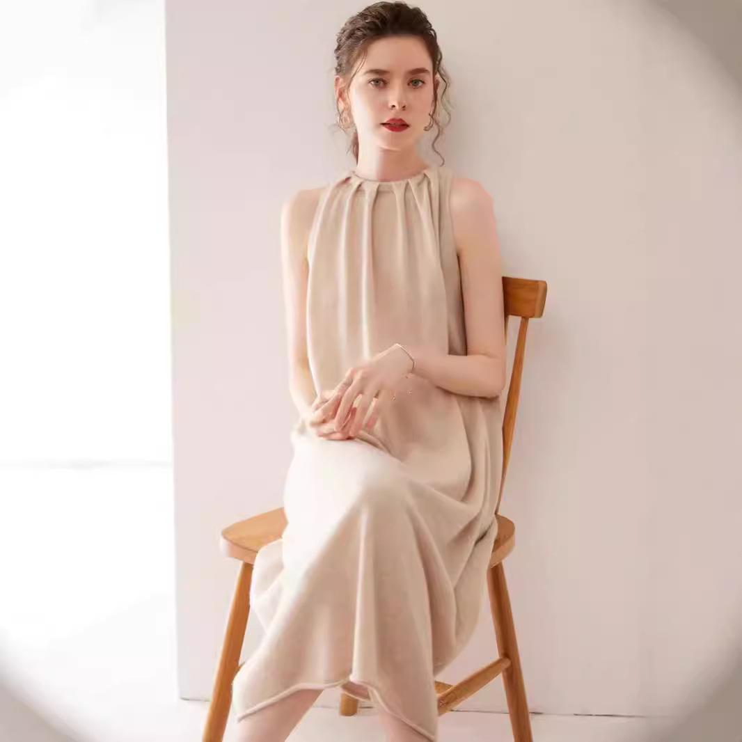 Elegant Cashmere Spaghetti Strap Sleeveless Dress with Halter Neck for Women One Size
Elegant Cashmere Spaghetti Strap Sleeveless Dress with Halter Neck for Women One Size