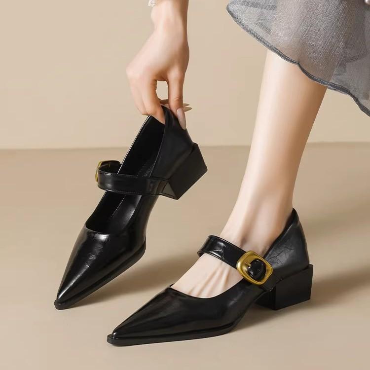Premium Mary Jane shoes 2025 spring new versatile temperament thick heel single shoes pointed head shallow mouth commuter shoes small leather shoes 35 чёрный
Premium Mary Jane shoes 2025 spring new versatile temperament thick heel single shoes pointed head shallow mouth commuter shoes small leather shoes 35 чёрный