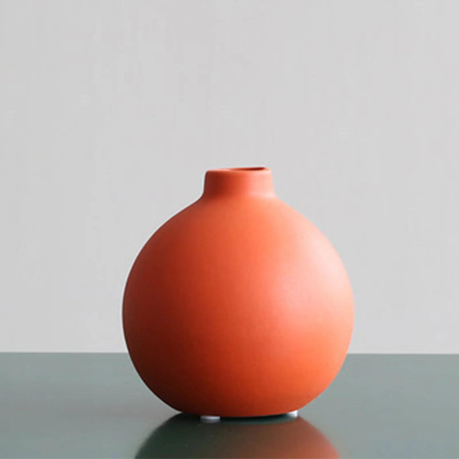 Nordic Solid Color Ceramic Vase, Minimalist Flower Pot with Narrow Neck, Table Shelf Dining Room Home Decor Centerpiece помаранчевий
Nordic Solid Color Ceramic Vase, Minimalist Flower Pot with Narrow Neck, Table Shelf Dining Room Home Decor Centerpiece помаранчевий