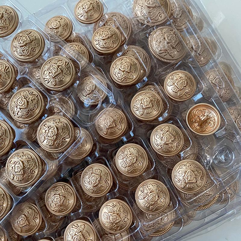 Yisen ESSTUDIO ретро колледж стиль школьная куртка с двумя металлическими пуговицами и львом Model 2# Matte Gold 15.0 MM
Yisen ESSTUDIO ретро колледж стиль школьная куртка с двумя металлическими пуговицами и львом Model 2# Matte Gold 15.0 MM