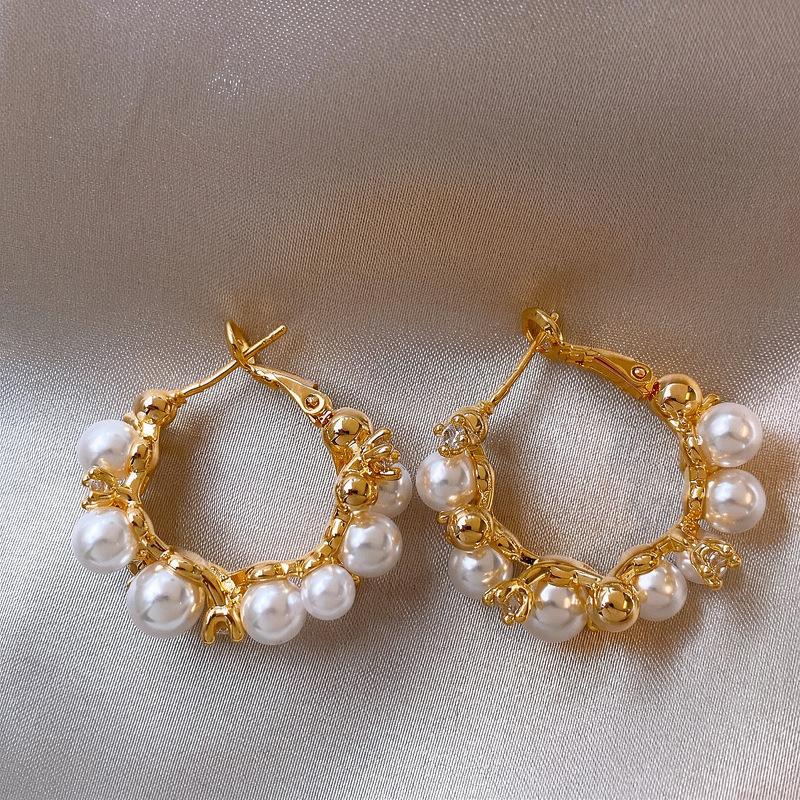 K real gold electroplated silver needle zircon pearl earrings French retro earrings light luxury high-end temperament earrings women
K real gold electroplated silver needle zircon pearl earrings French retro earrings light luxury high-end temperament earrings women